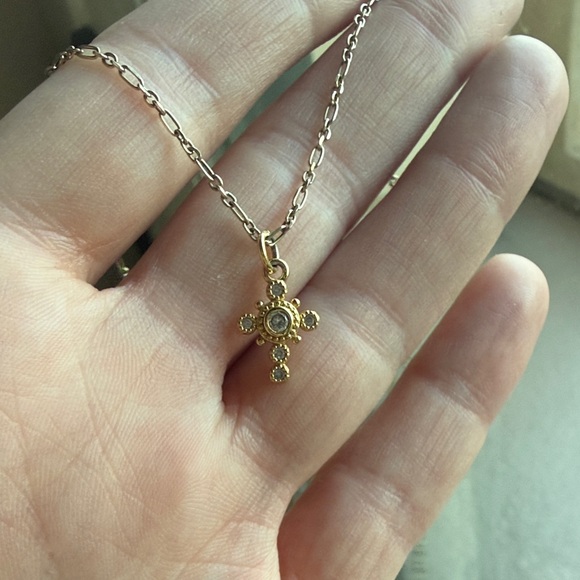 Elegant Gold Cross Pendant Necklace - Picture 2 of 7